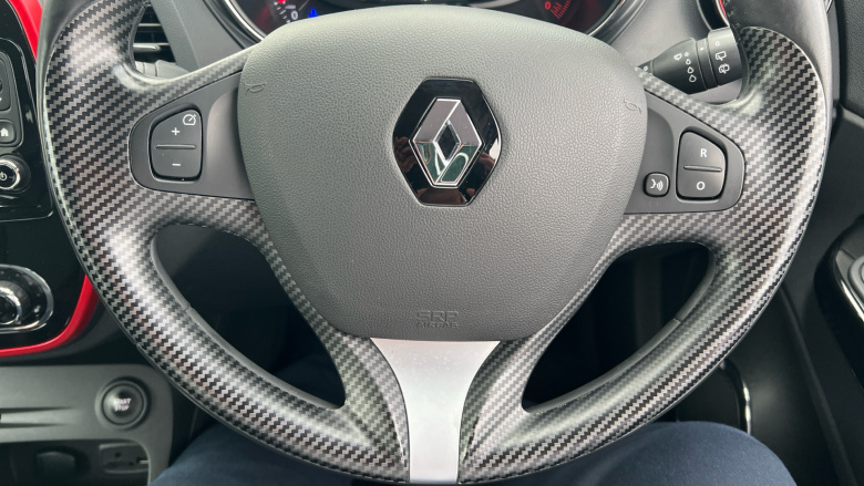 Renault Captur 1.2 TCE Signature Nav 5dr Auto Petrol Hatchback